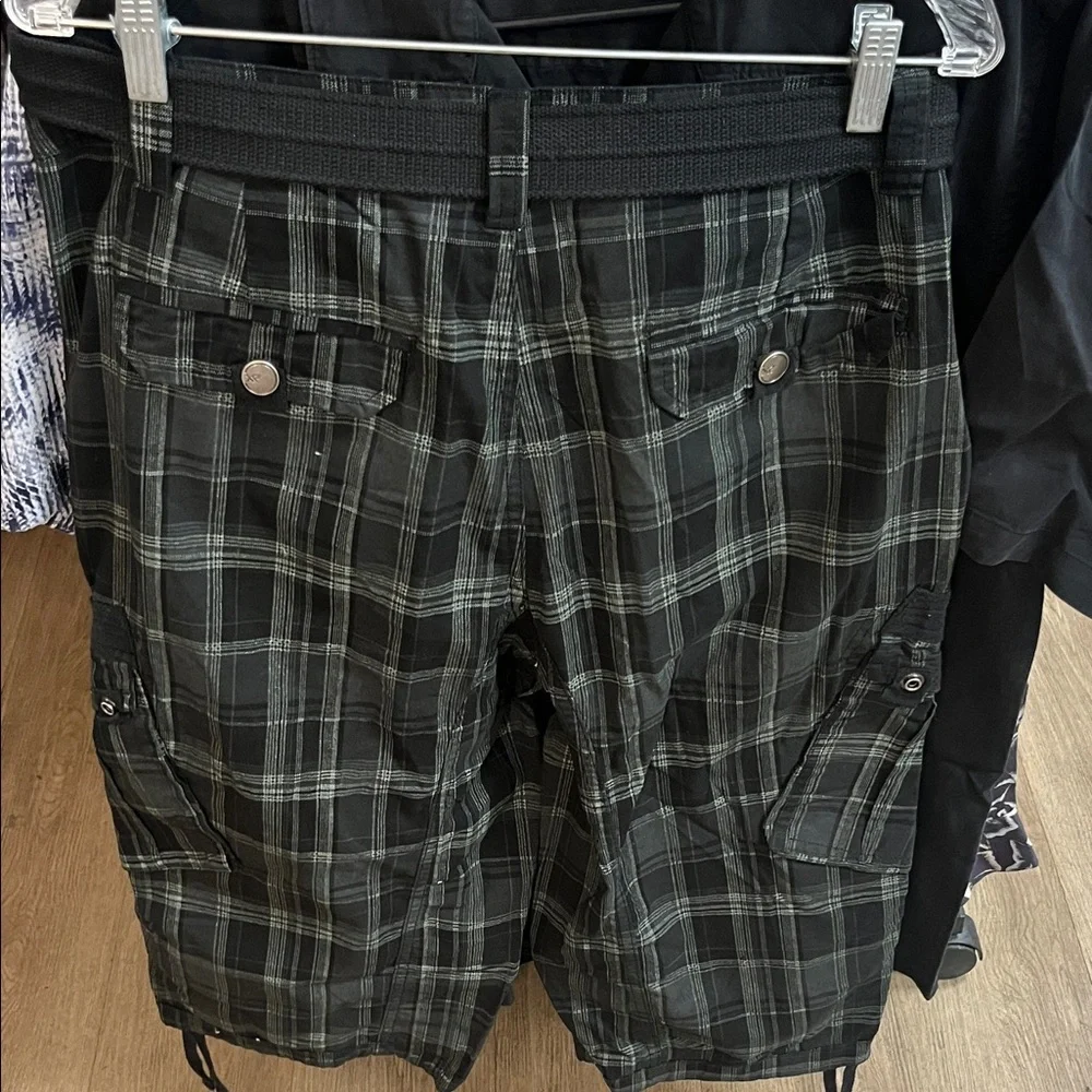 Men's Black Plaid Belted Cargo Shorts - Picture 5 of 5